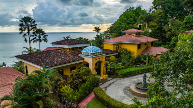 Seaside-Ocean-View-Mansion-in-Exclusive-Neighborhood-Above-Dominical-Beach-28